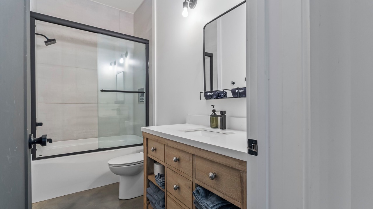 Photo of Bathroom in Nebo