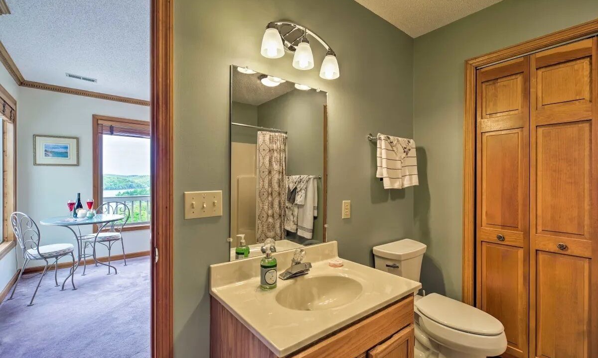 Photo of Bathroom in La Follette