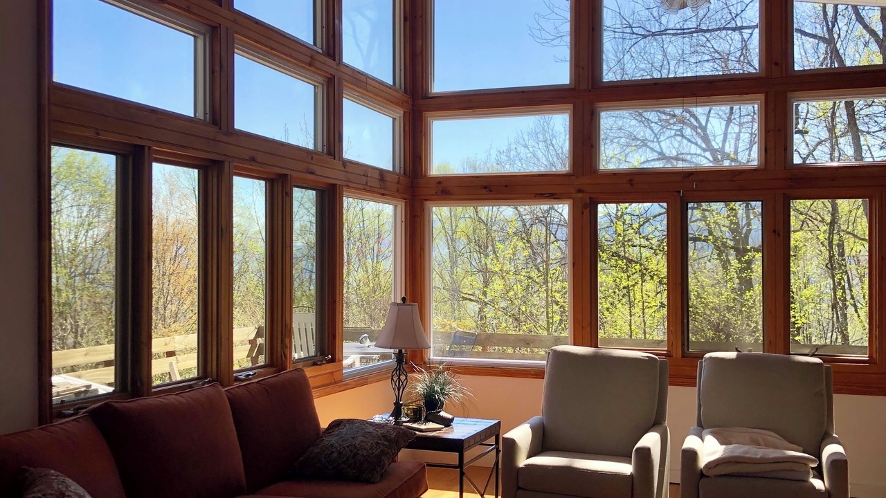 Photo of Livingroom in Walker-In-the-Hills