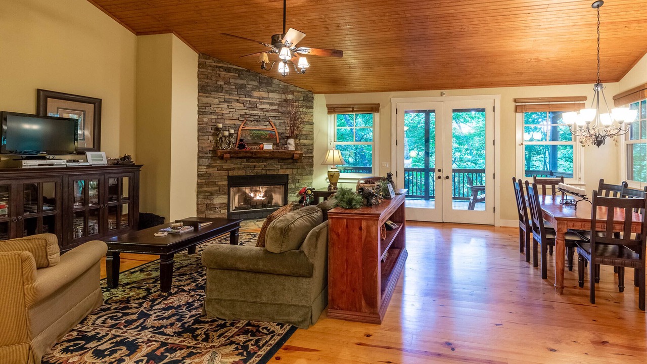 Photo of Livingroom in Bear Lake Reserve