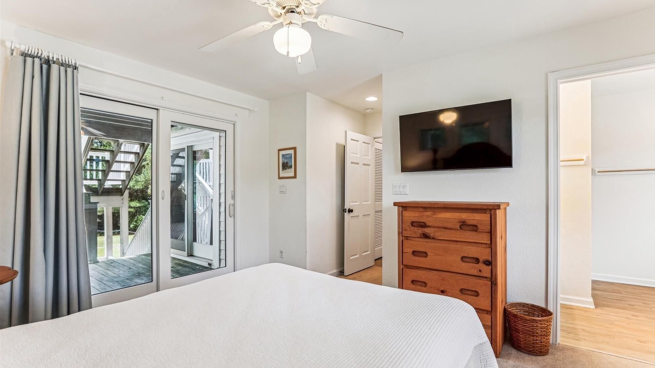 Photo of Bedroom in Whalehead Beach