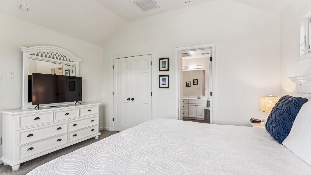 Photo of Bedroom in Whalehead Beach