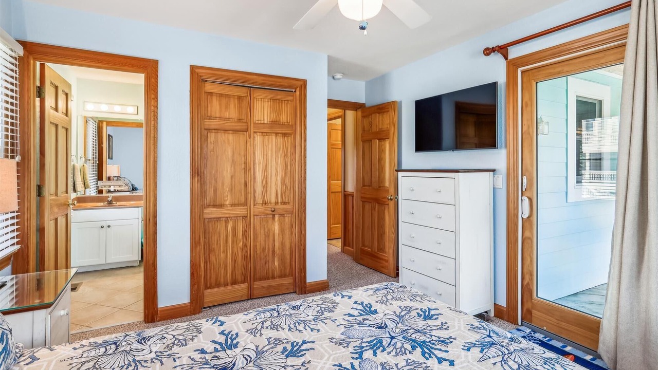 Photo of Bedroom in Whalehead Beach