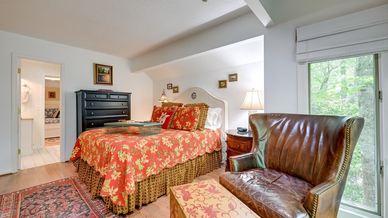 Photo of Bedroom in Lake Sequoyah