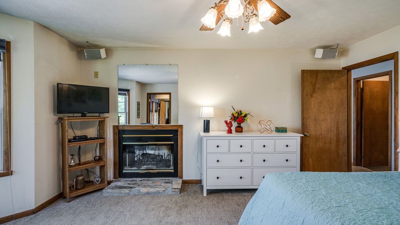 Photo of Livingroom in Byrdstown