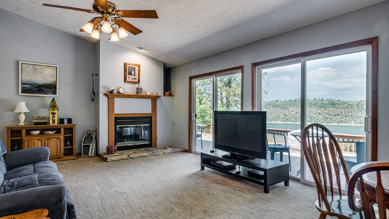 Photo of Livingroom in Byrdstown