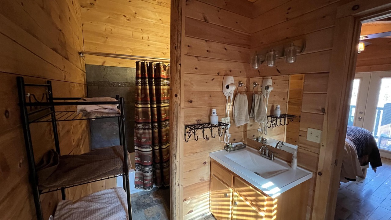 Photo of Bathroom in Beattyville