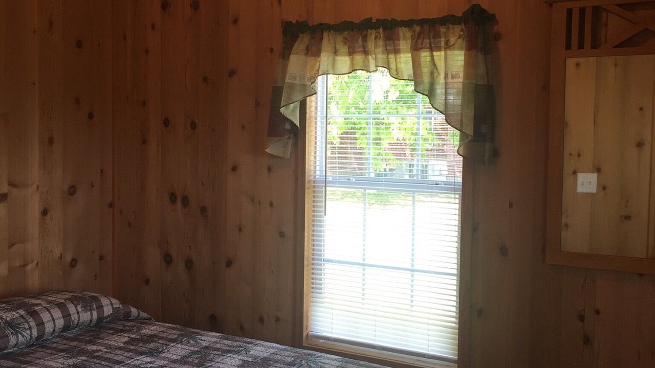 Photo of Bedroom in Byrdstown