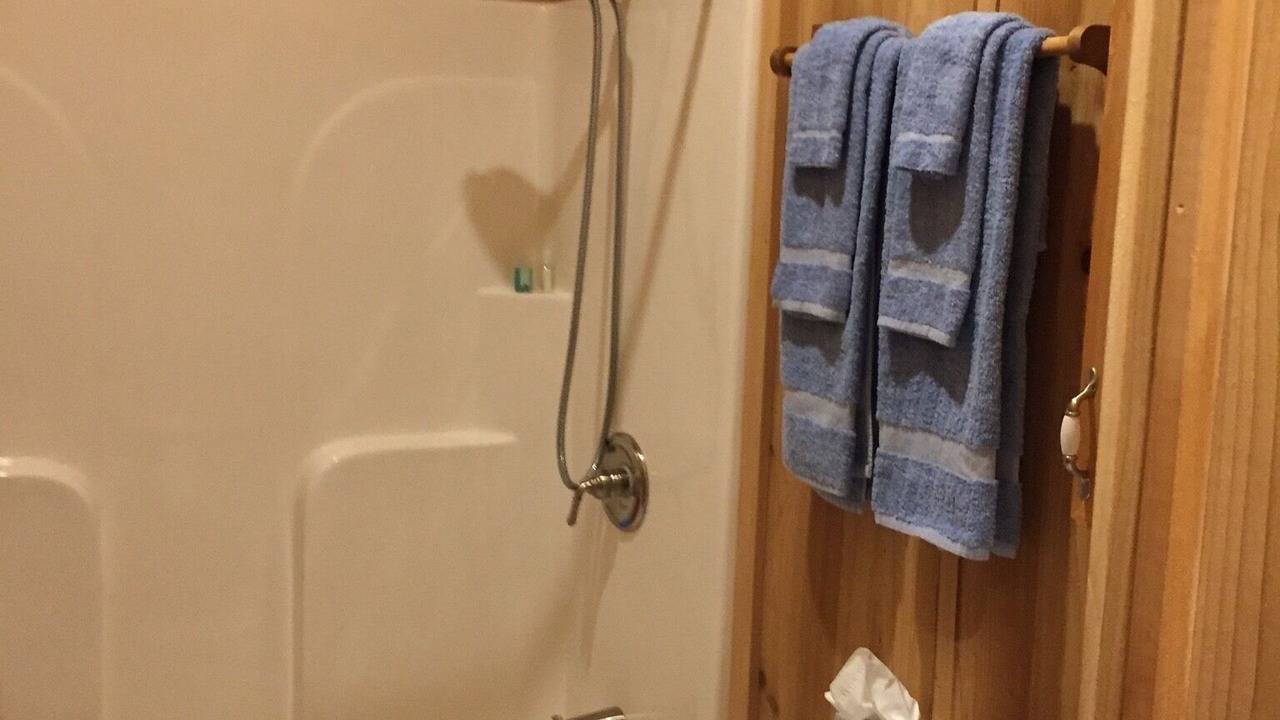 Photo of Bathroom in Byrdstown