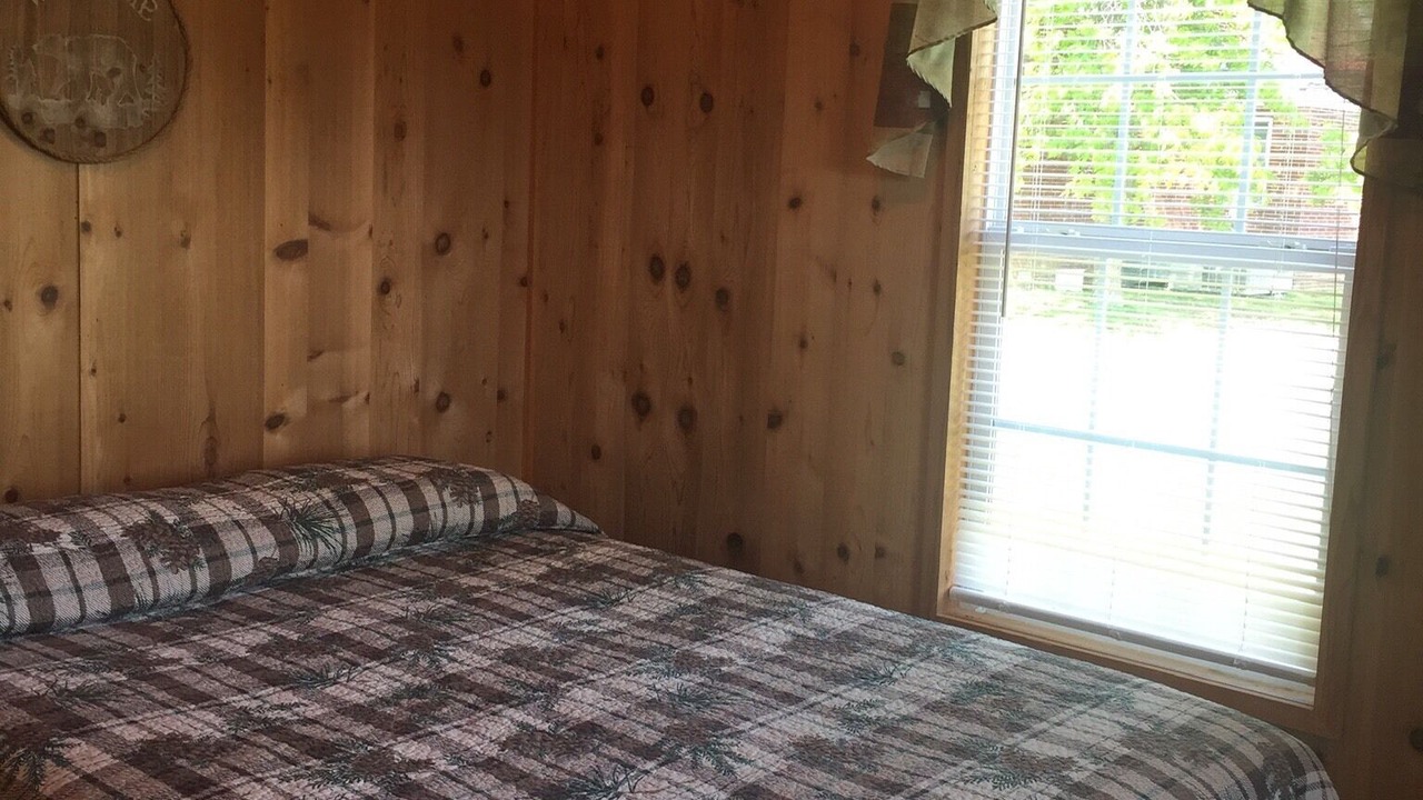 Photo of Bedroom in Byrdstown