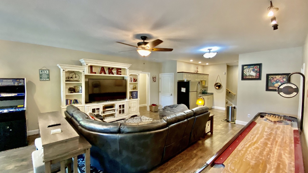 Photo of Livingroom in Lakeside Estates