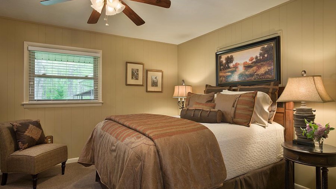 Photo of Bedroom in Crossville