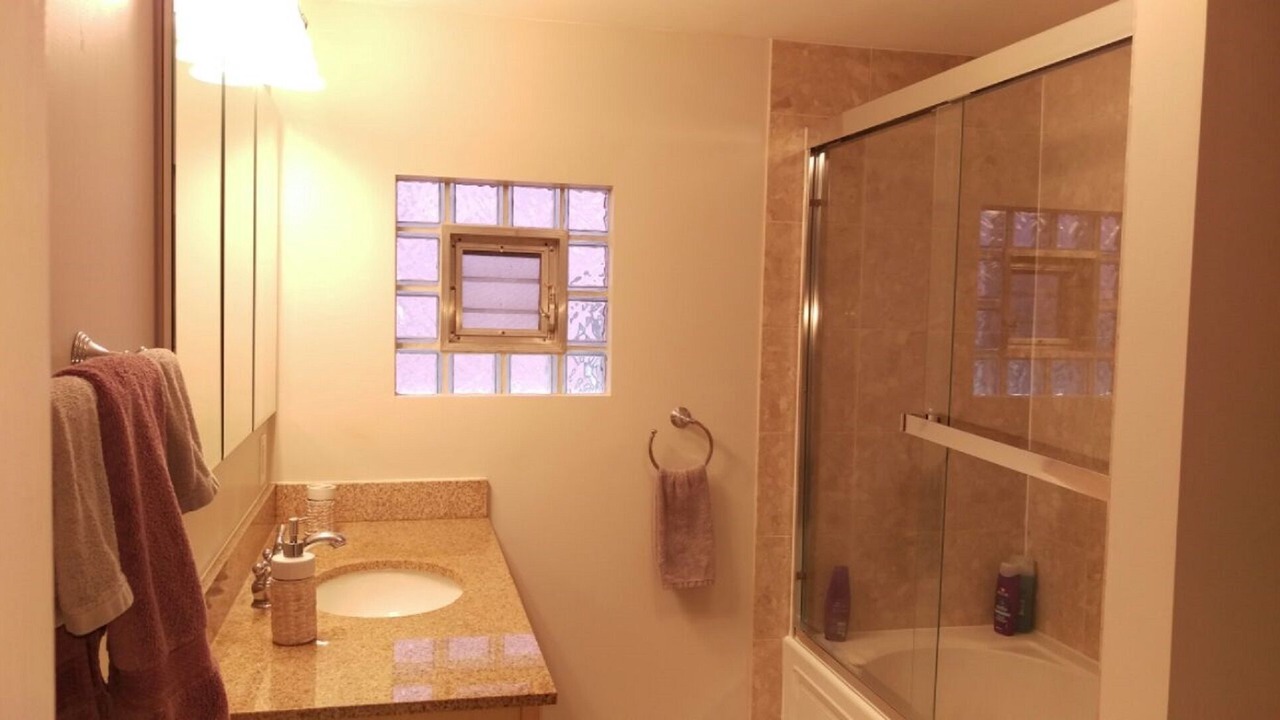 Photo of Bathroom in Lakeview