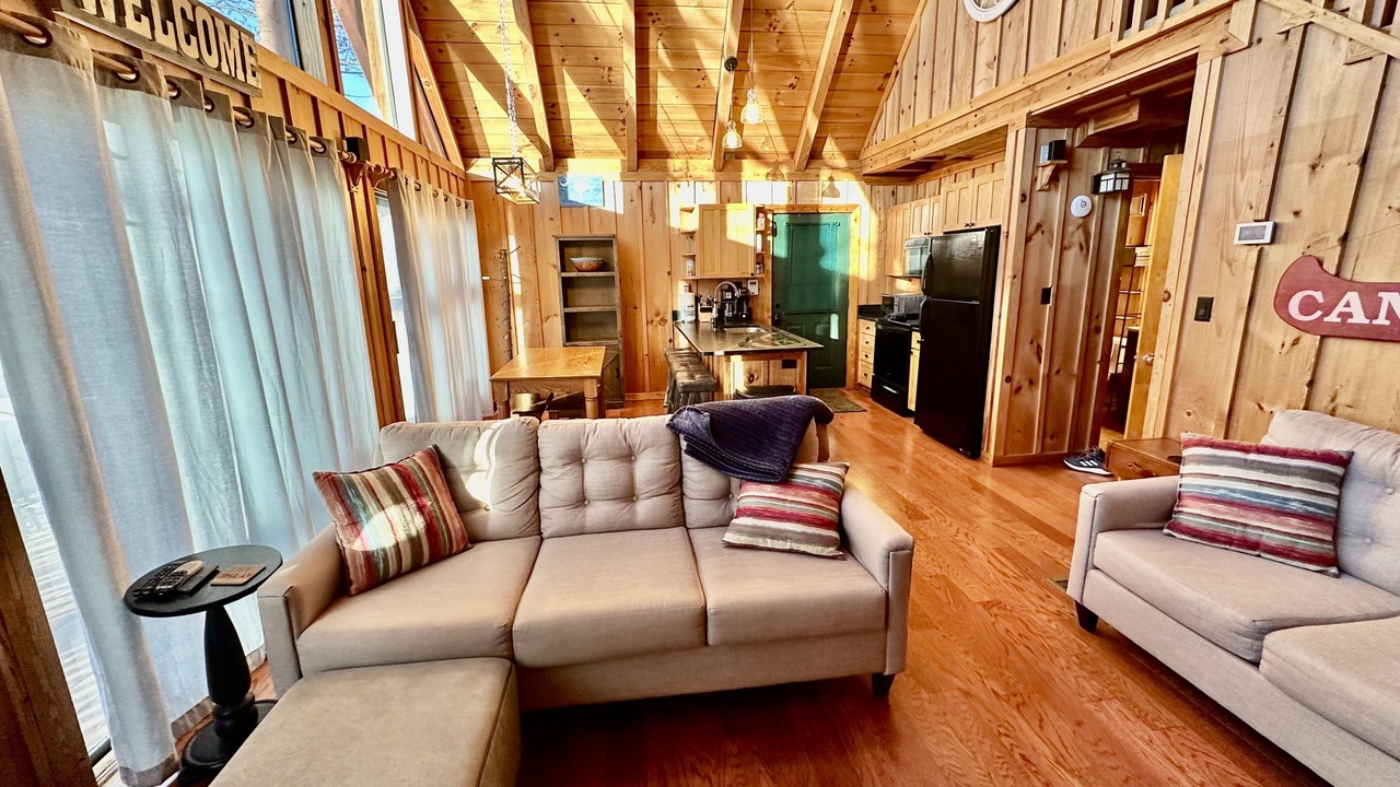Photo of Livingroom in Six Mile