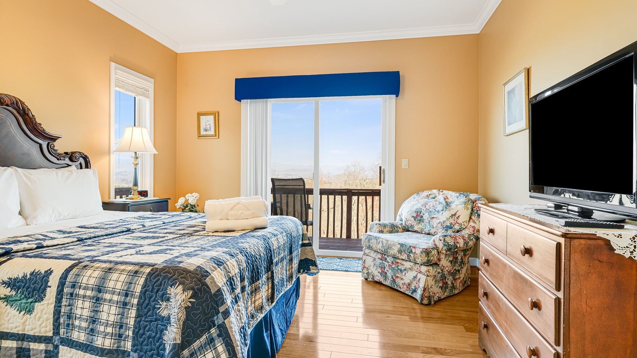 Photo of Bedroom in Hendersonville