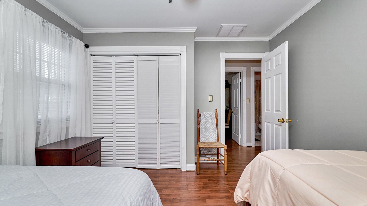 Photo of Bedroom in Coliseum Central