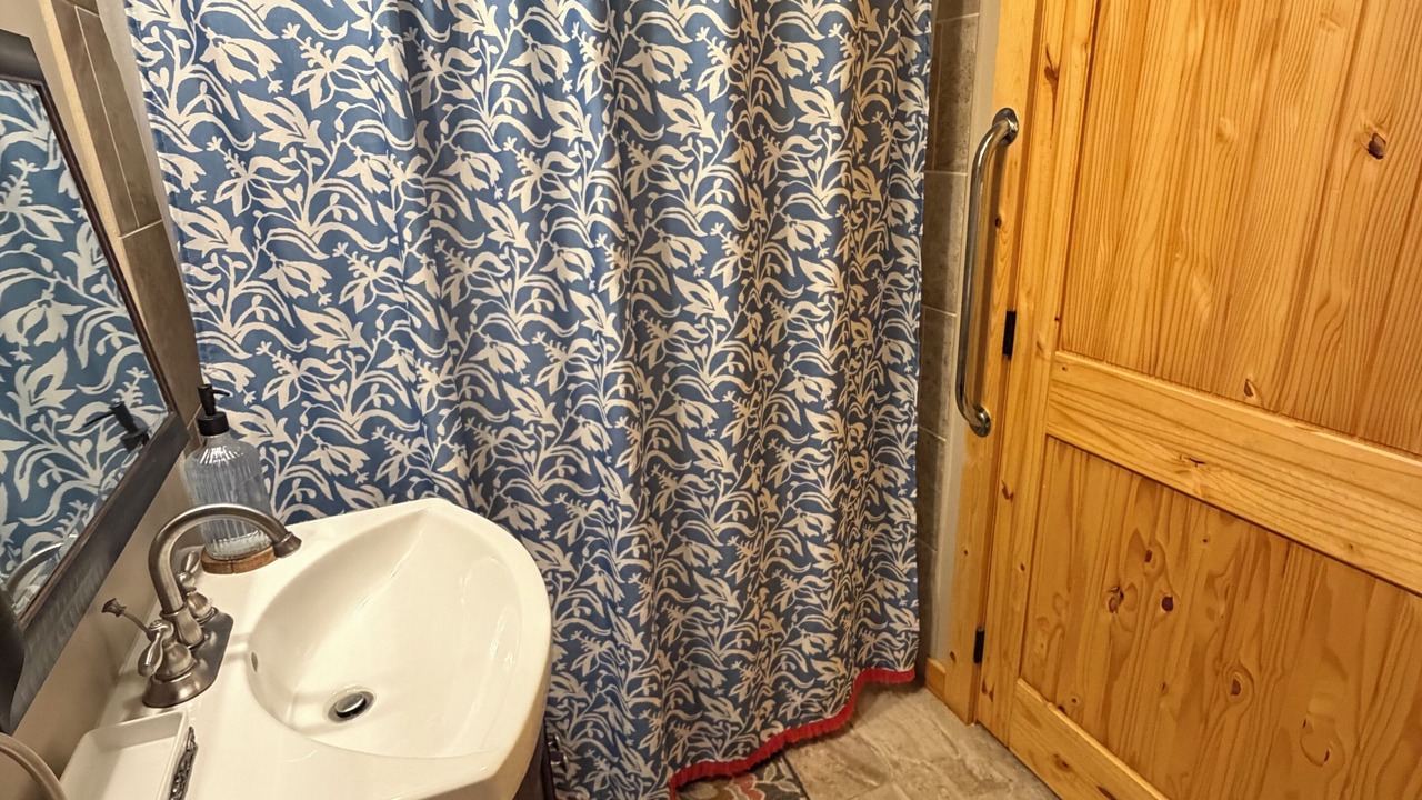 Photo of Bathroom in Cataloochee Ranch