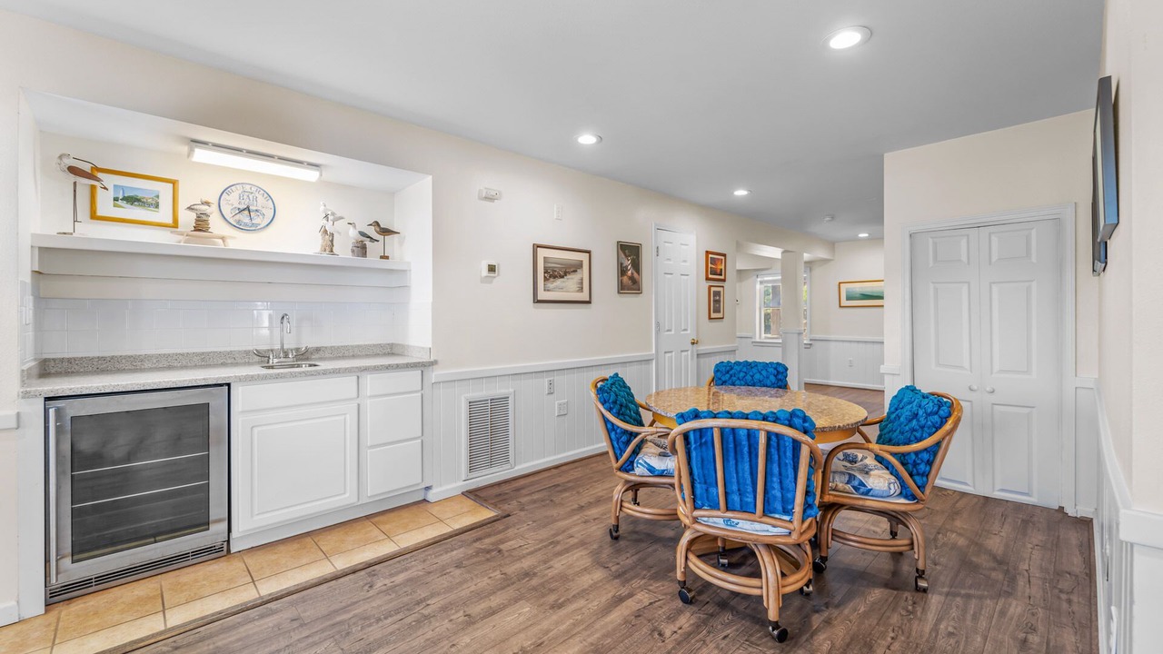 Photo of Bedroom in Waves