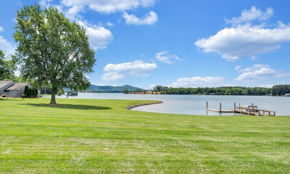 Photo of Others in Smith Mountain Lake