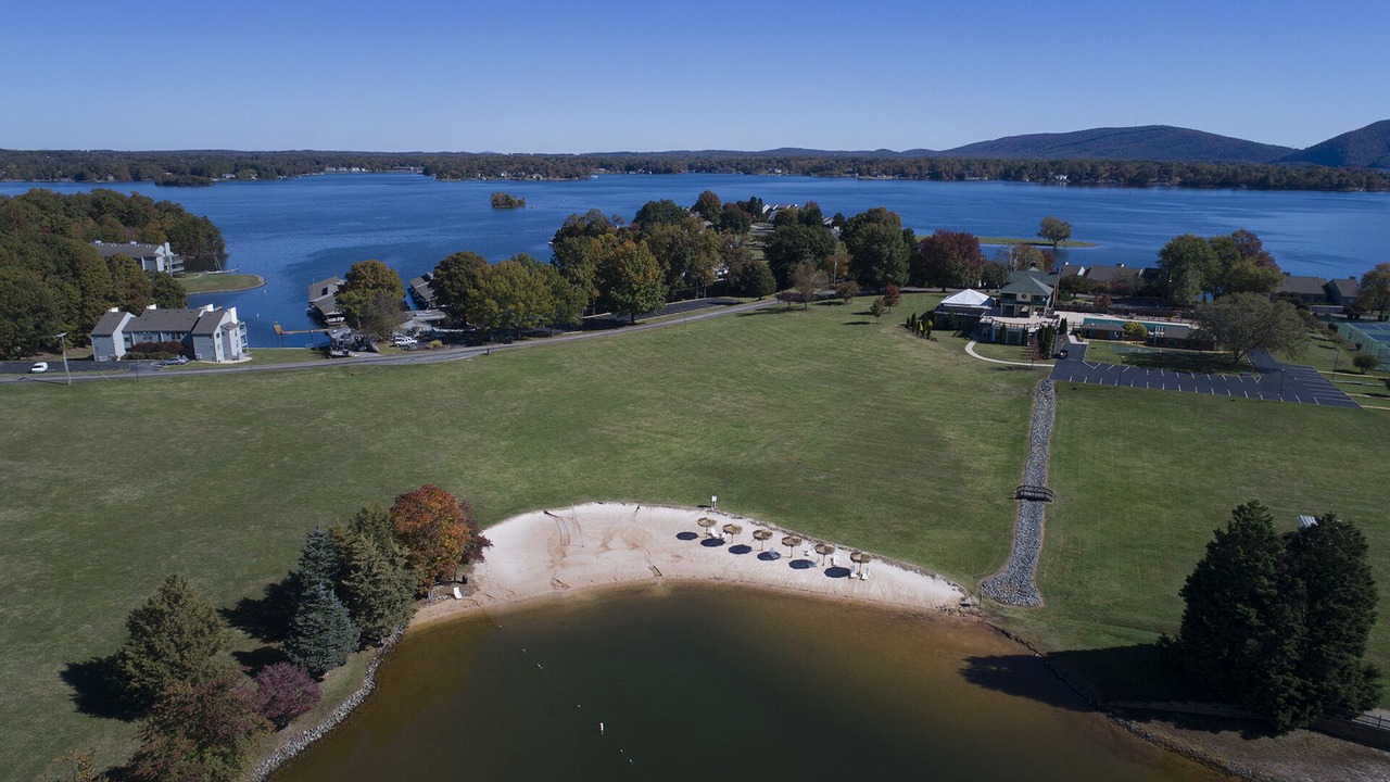 Photo of Others in Smith Mountain Lake
