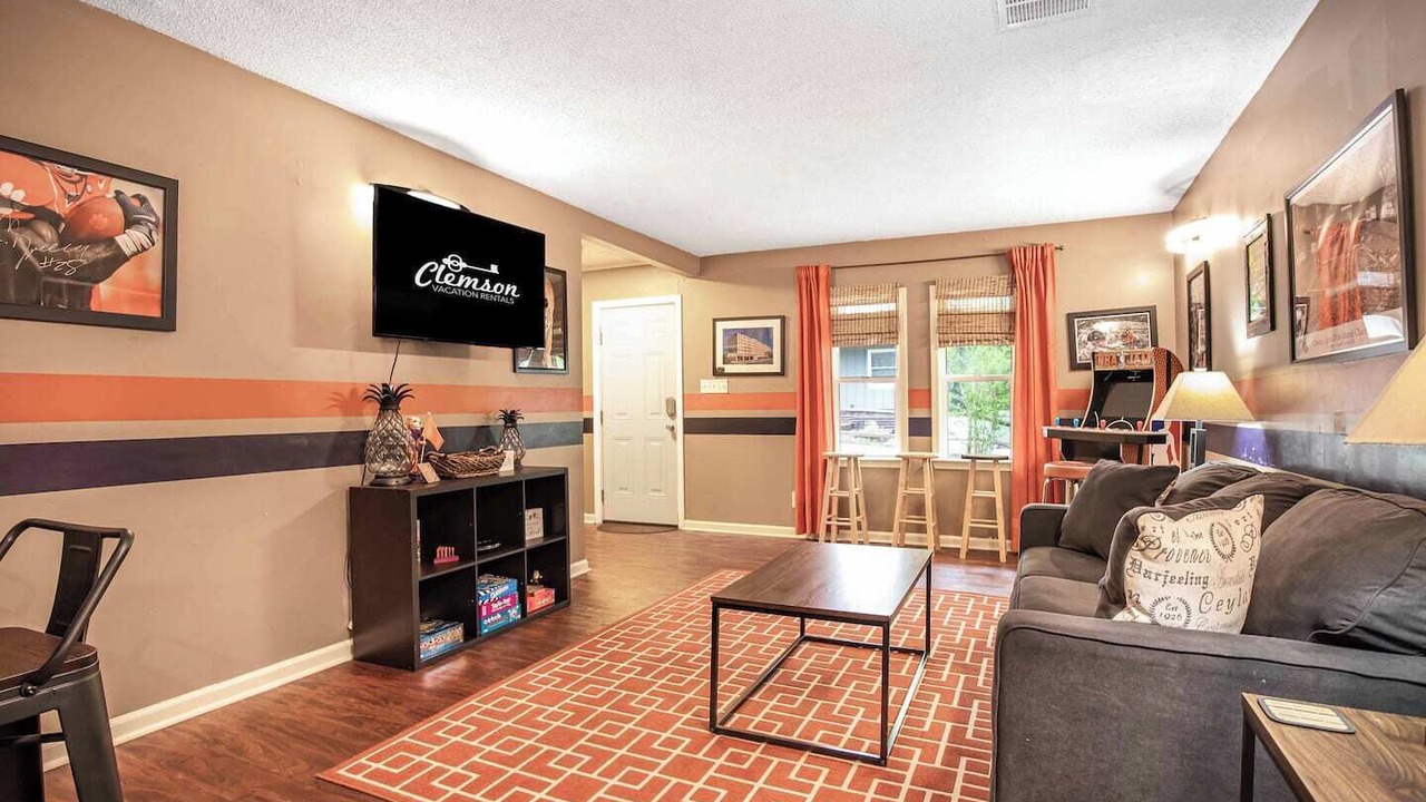 Photo of Livingroom in Clemson