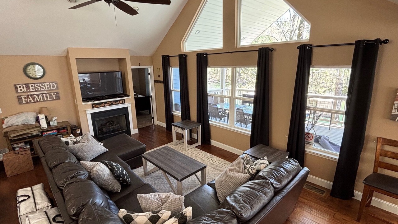 Photo of Livingroom in La Follette