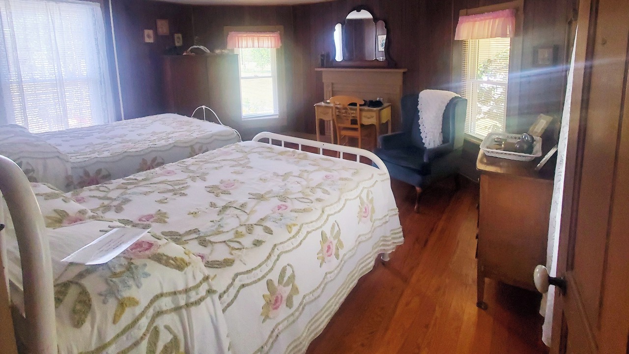 Photo of Bedroom in Peaks