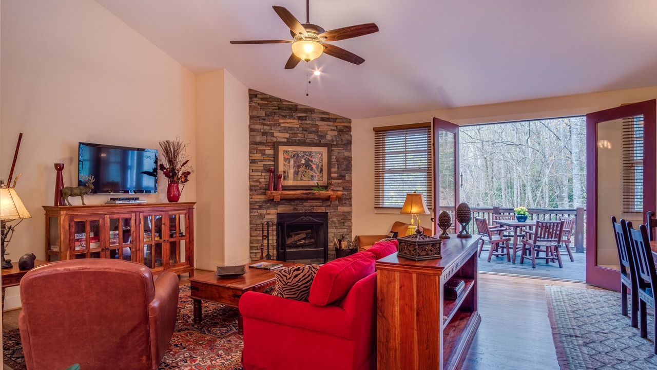 Photo of Livingroom in Bear Lake Reserve
