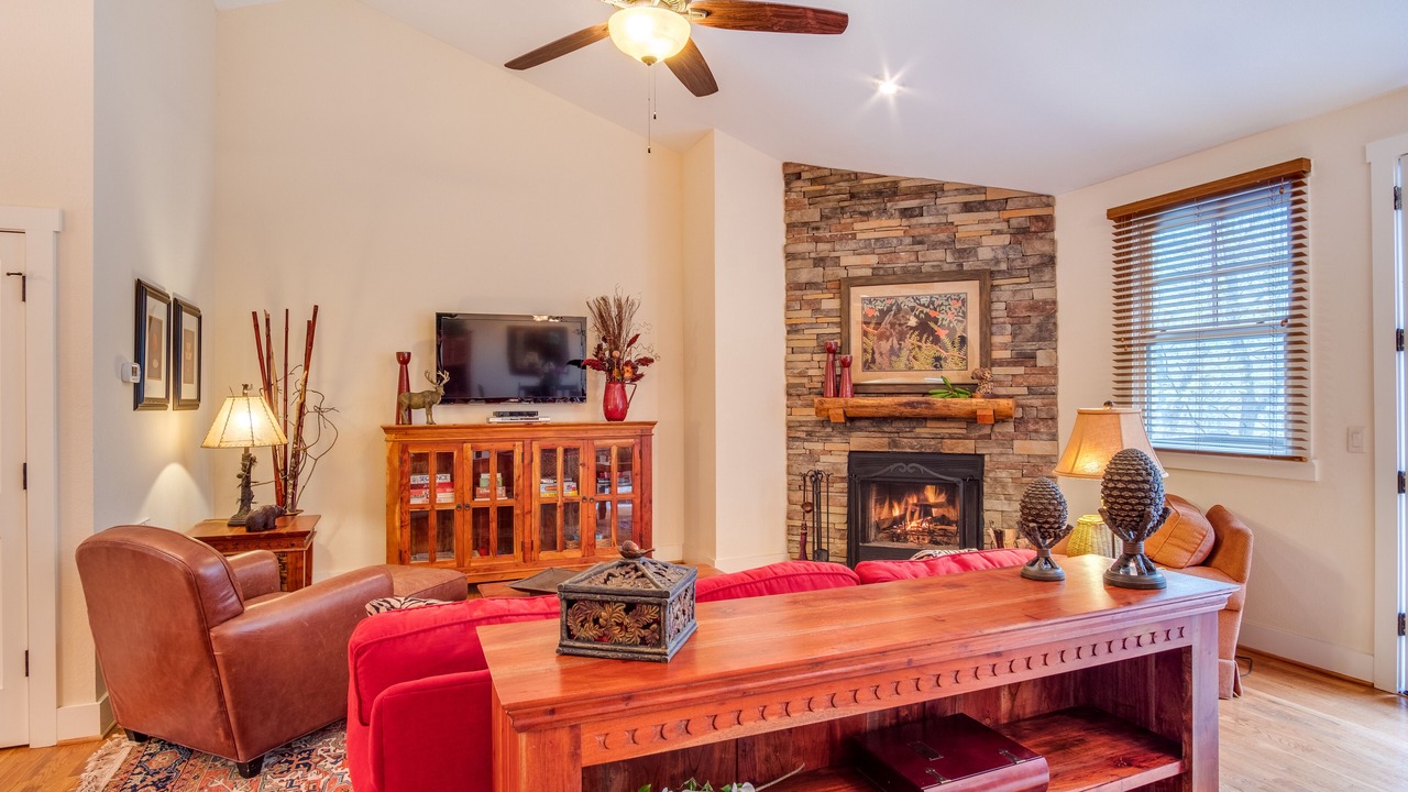 Photo of Livingroom in Bear Lake Reserve