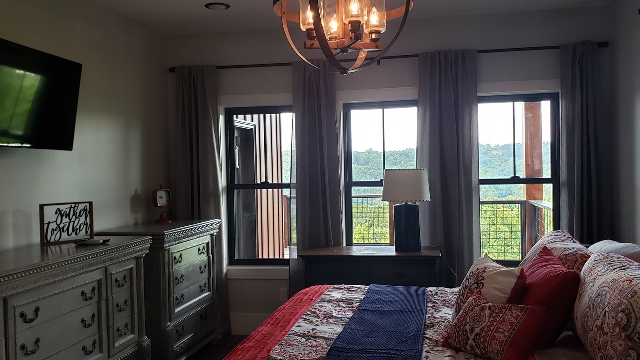 Photo of Bedroom in Byrdstown