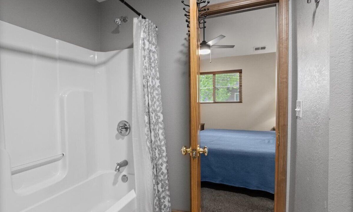 Photo of Bathroom in Lakeside Estates