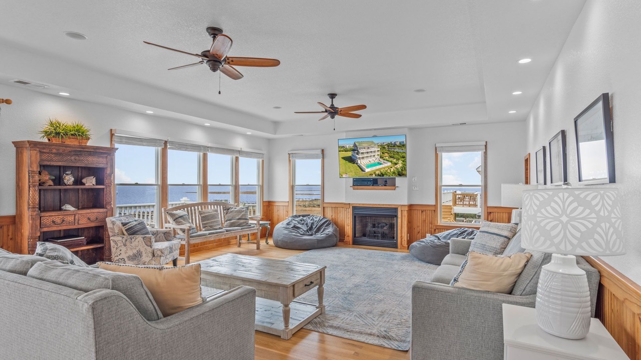 Photo of Bedroom in Wind Over Waves