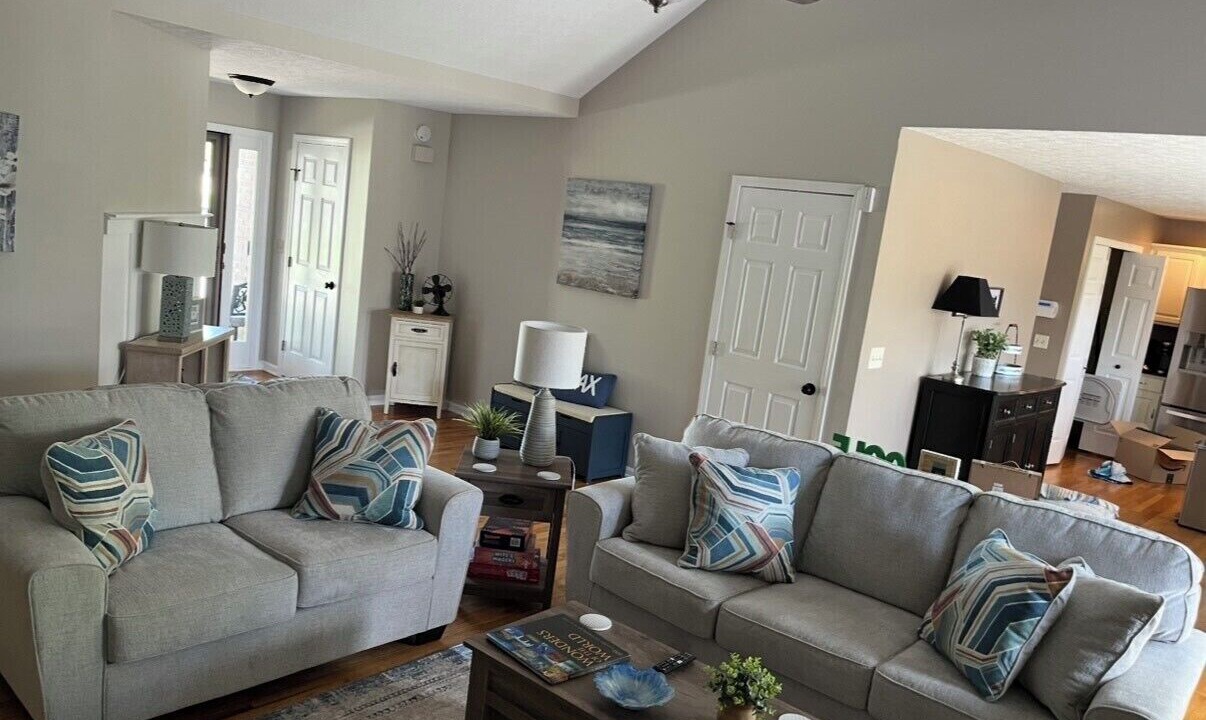 Photo of Livingroom in Jeffersontown