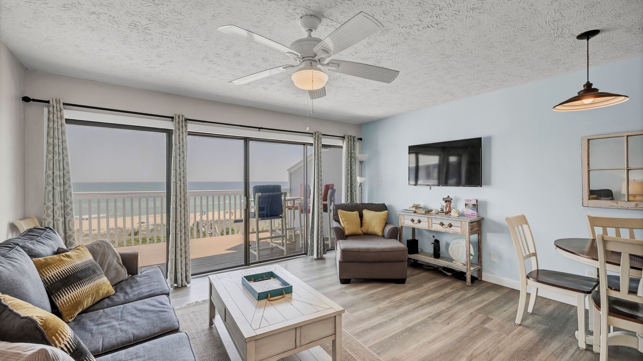 Photo of Livingroom in Wilmington Beach