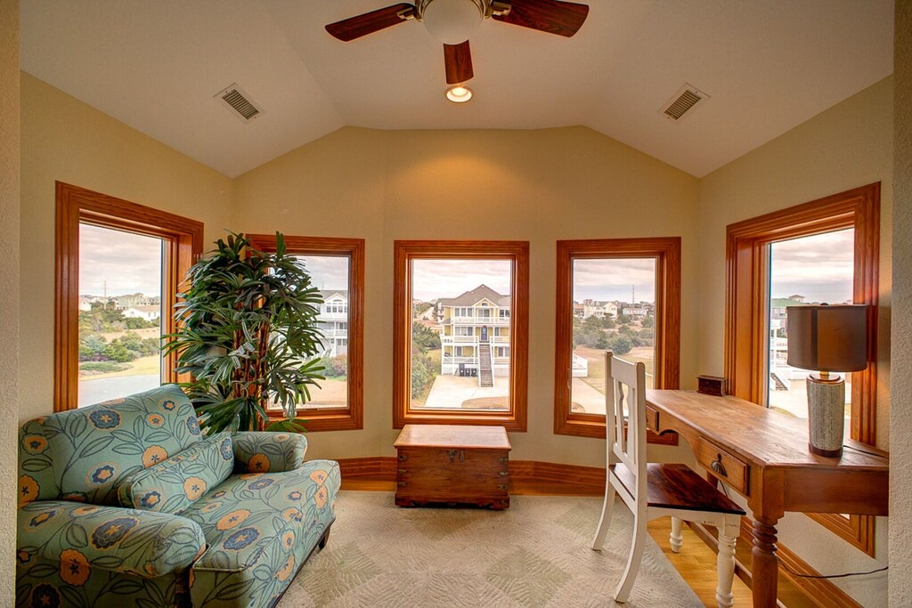 Photo of Livingroom in Wind Over Waves