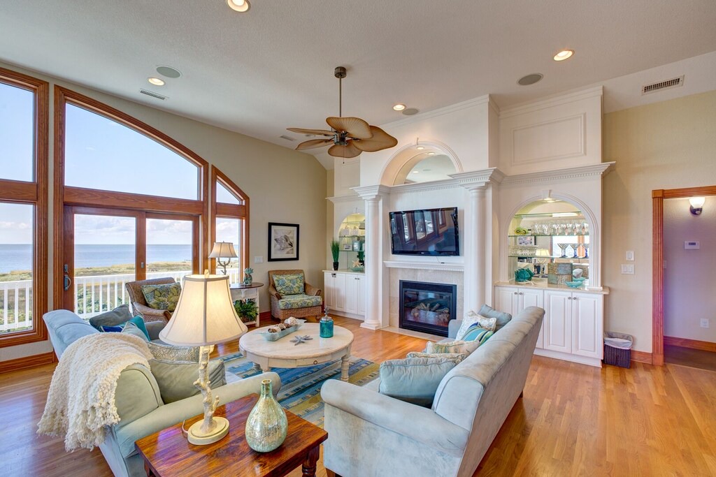 Photo of Livingroom in Wind Over Waves