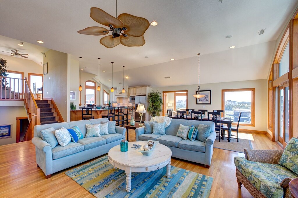 Photo of Livingroom in Wind Over Waves