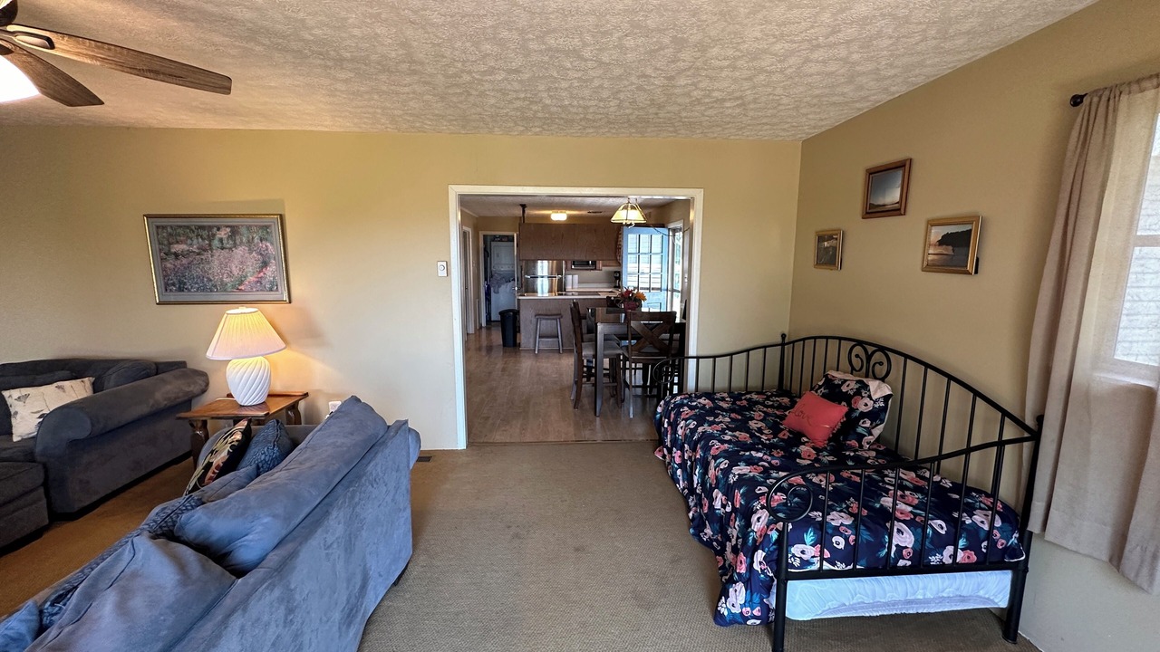 Photo of Livingroom in Bronston