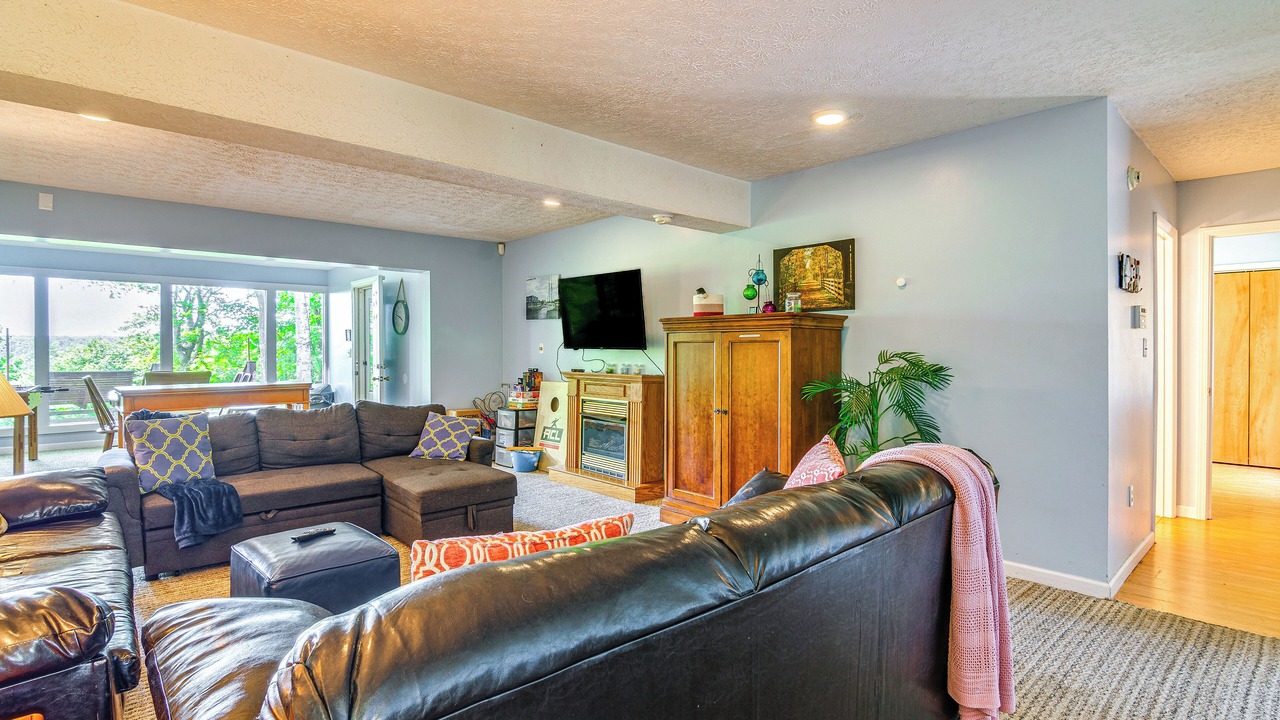 Photo of Livingroom in Monticello