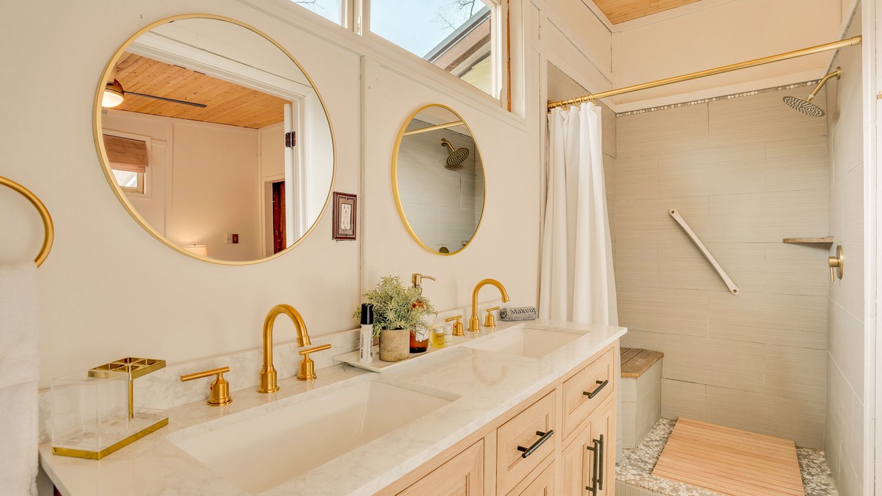 Photo of Bathroom in Rising Fawn