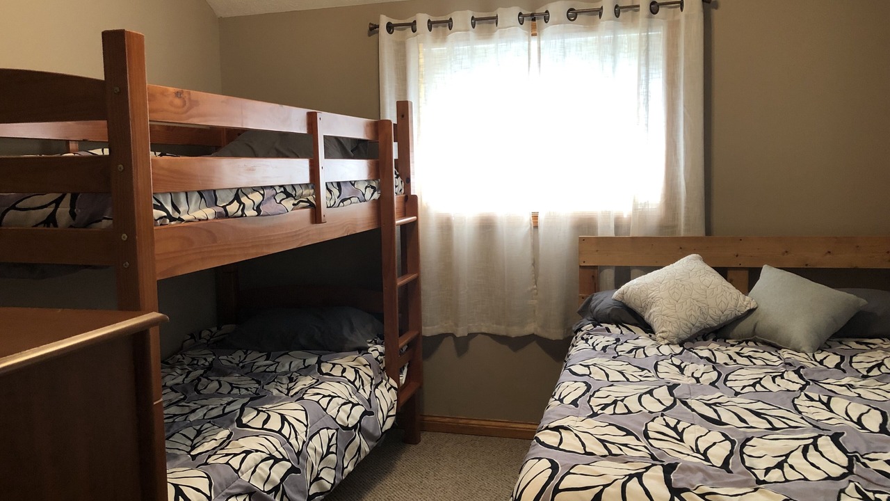 Photo of Bedroom in Flat Hollow Marina