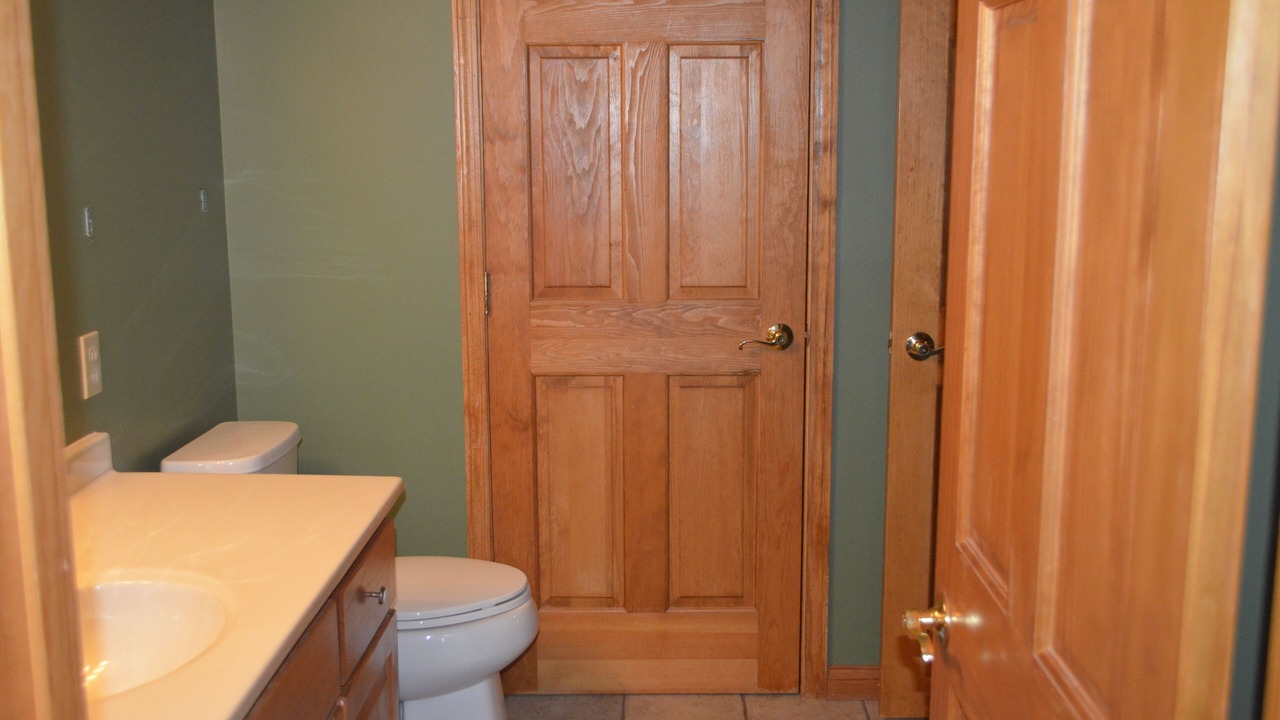 Photo of Bathroom in Flat Hollow Marina