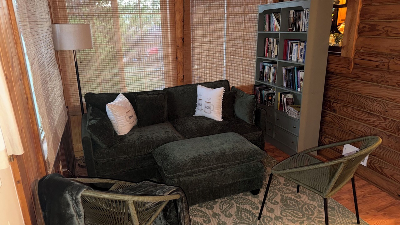 Photo of Livingroom in New River
