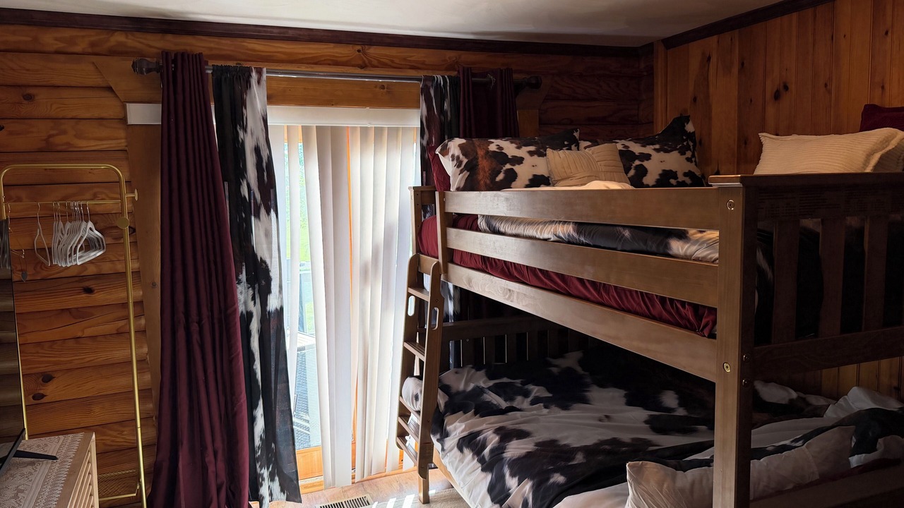 Photo of Bedroom in New River