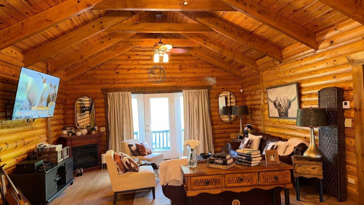 Photo of Livingroom in New River