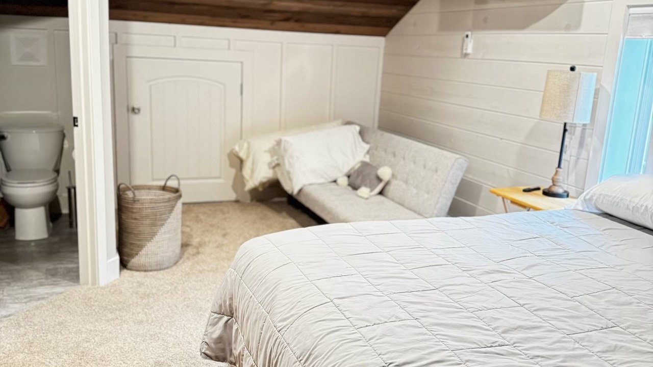 Photo of Bedroom in Henryville