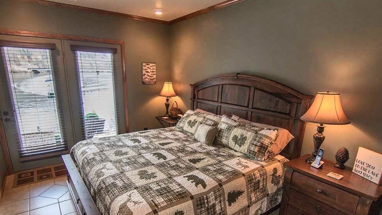 Photo of Bedroom in Robbinsville