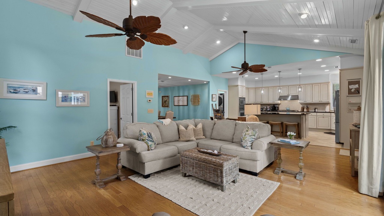 Photo of Livingroom in North Litchfield Beach