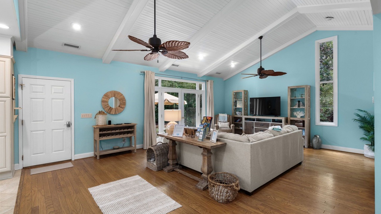 Photo of Livingroom in North Litchfield Beach