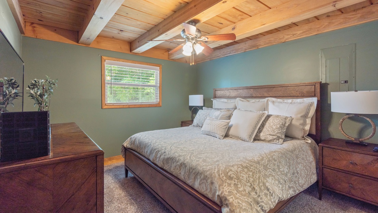 Photo of Bedroom in Flat Hollow Marina